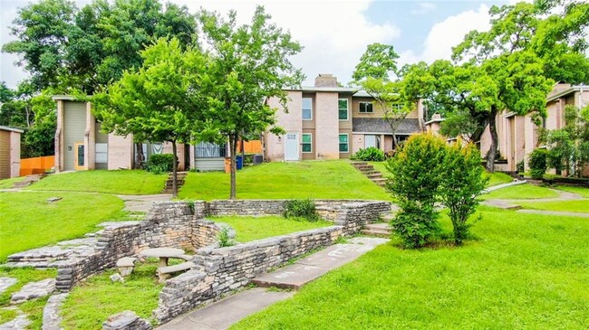 Building Photo - 6406 Chimney Creek Cir