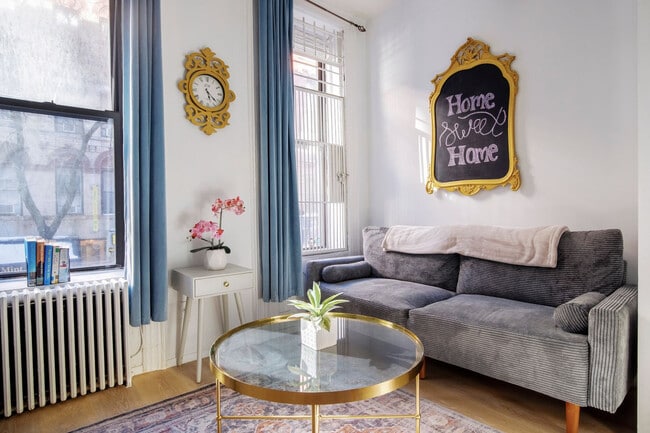 Building Photo - 104 MacDougal St