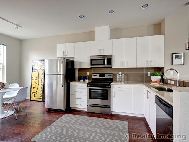 Building Photo - 4920 N Gantenbein Ave