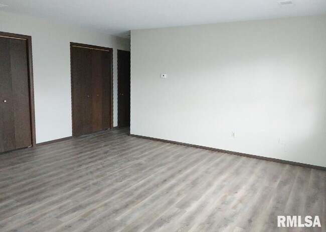 Building Photo - 5229 North Montclair Avenue