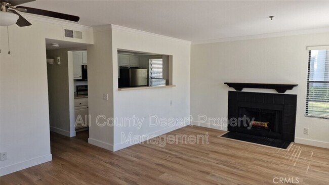 Foto del edificio - 43376 Cook St