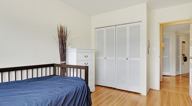 Building Photo - Iona