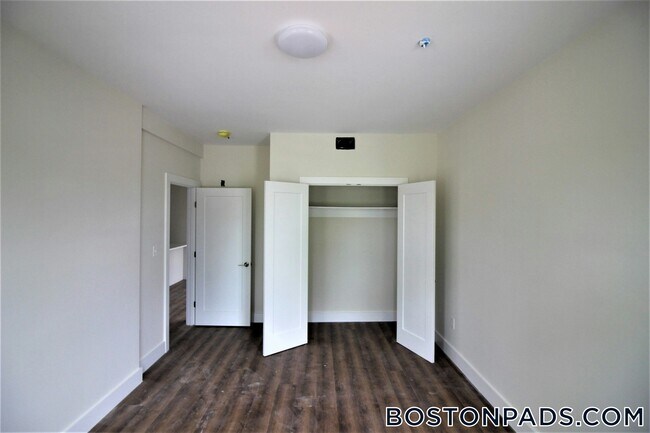 Foto del edificio - 843 Columbia Rd