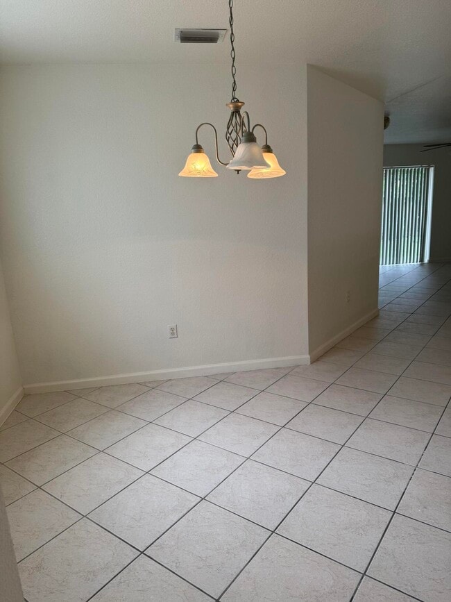 Foto del edificio - 1364 Climbing Rose Ln