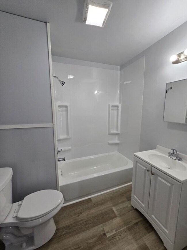 Building Photo - 406 E Market St