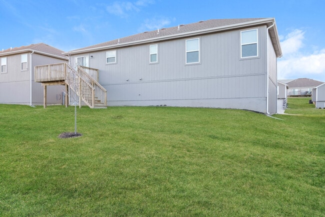 Building Photo - Fantastic 4bd/3ba home! Coming soon!