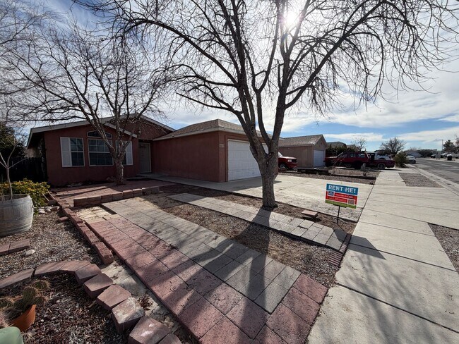 Foto del edificio - 3 Bedroom Single Story Home Available Near Unser Blvd SW & Bridge Blvd SW!