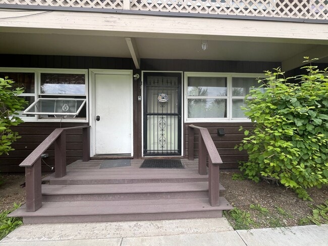 Building Photo - Cozy, ground floor condo for rent