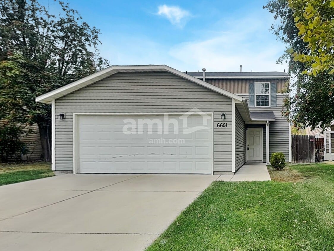 Foto principal - 6651 S Acacia Ave