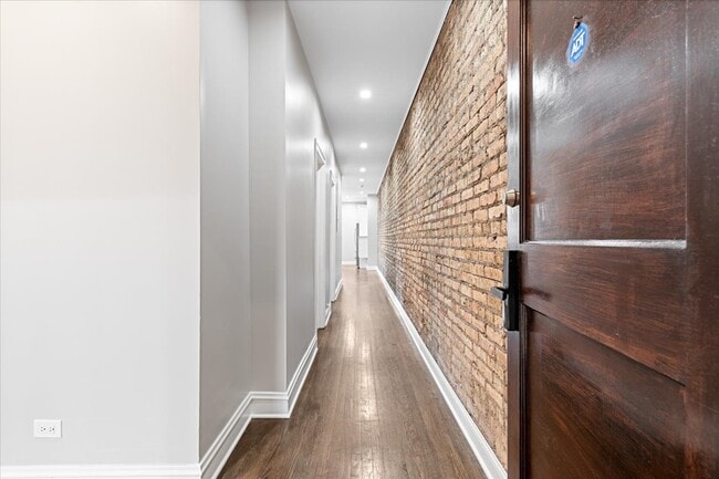 Foto del edificio - 6553 N Greenview Ave