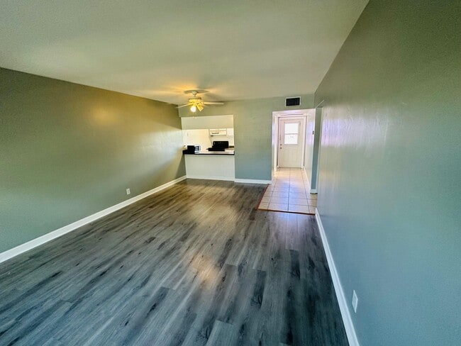 Building Photo - 761 Hummingbird Way