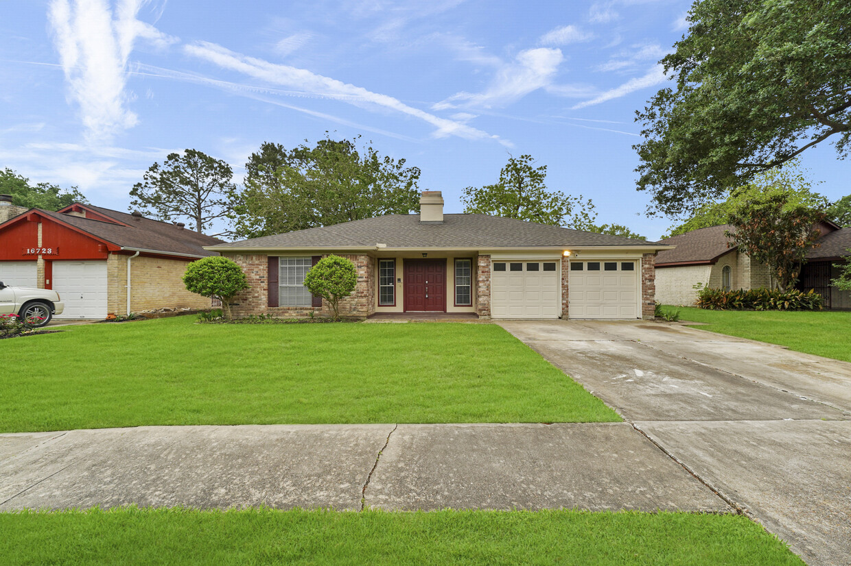 Primary Photo - 16727 Royal Mile Ln