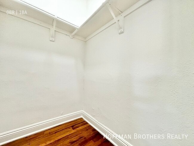 Foto del edificio - 247 N Kenmore Ave