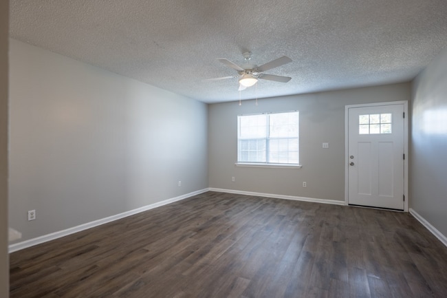 Building Photo - 2572 Marathon Dr