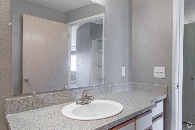 2HAB, 1BA - 975 ft² - Plano de planta abierto - Hampton Heights