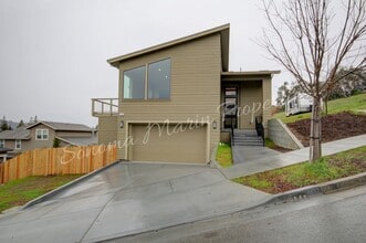 Building Photo - 5235 Hoyal Dr