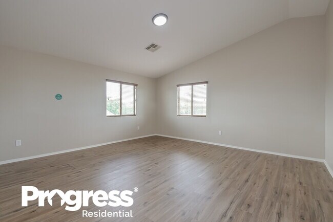 Building Photo - 121 W Calle Paso Suave