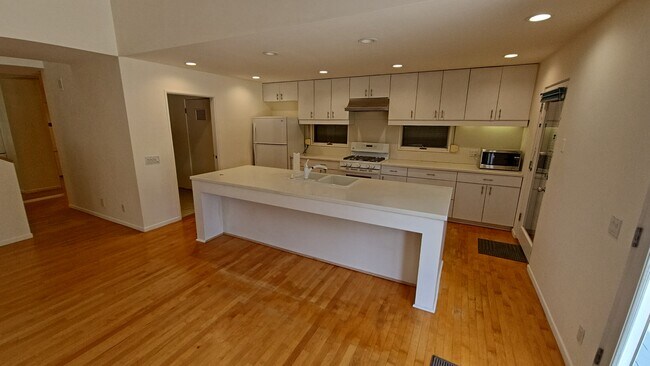 Foto del edificio - 6600 W 83rd St