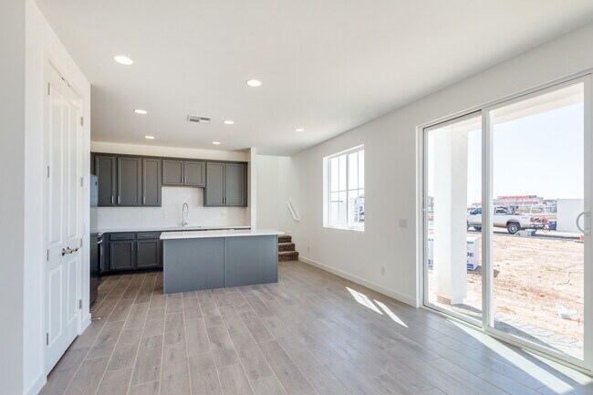 Building Photo - 5538 S Keene