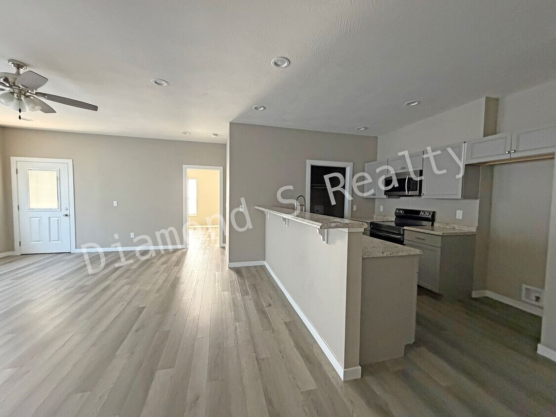 Foto del edificio - Georgeous 4 Bedroom Home - Ozark Schools!