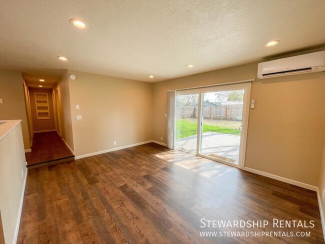 Foto del edificio - Newly rehabbed home in Springfield