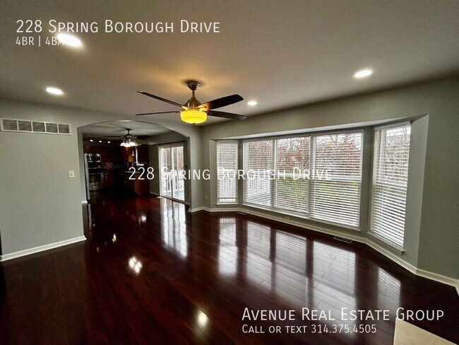 Foto del edificio - 228 Spring Borough Dr