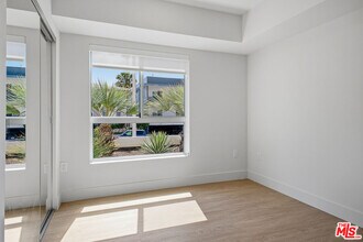 Building Photo - 11837 Mayfield Ave