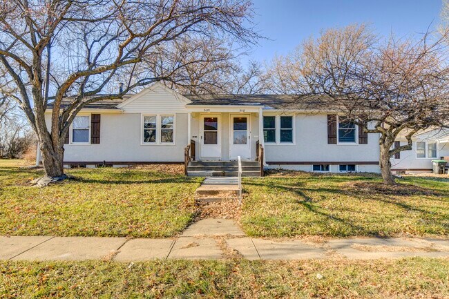 Building Photo - 3118 S 41st St
