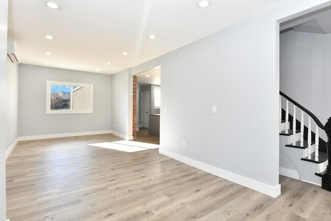 Building Photo - 1709 48th St