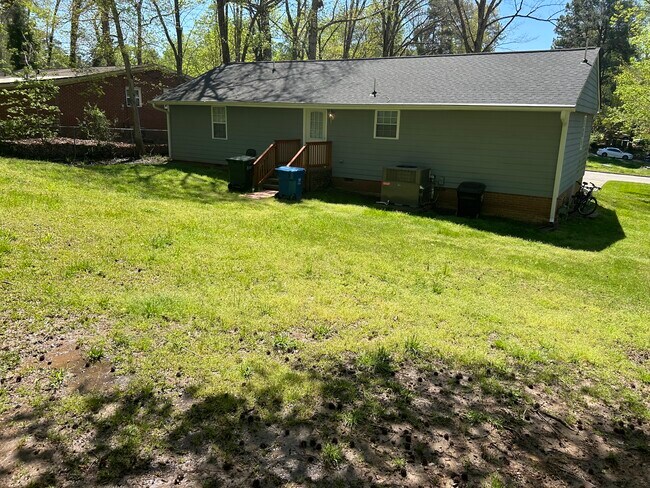 Building Photo - 709 Springdale Dr