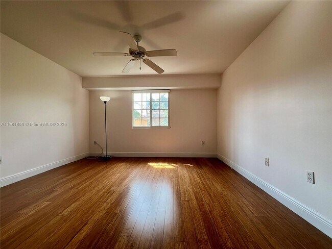 Foto del edificio - 2965 NE 185th St