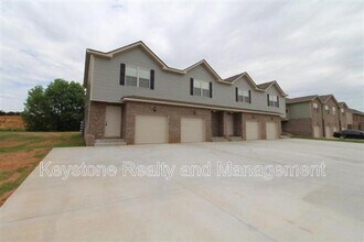 Building Photo - 1724 Manning Dr