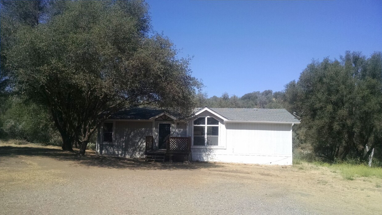 Primary Photo - Larger 3/2 Manufactured home-Private-Marip...