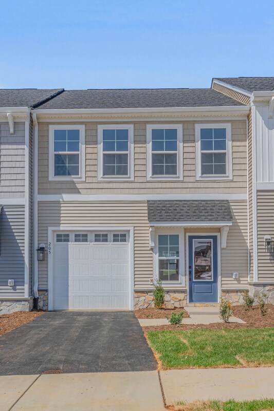 Foto principal - 205 Sunbird Ln