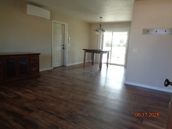 Foto del edificio - Immaculate Custom 1 Story on Shared 2.5 acres