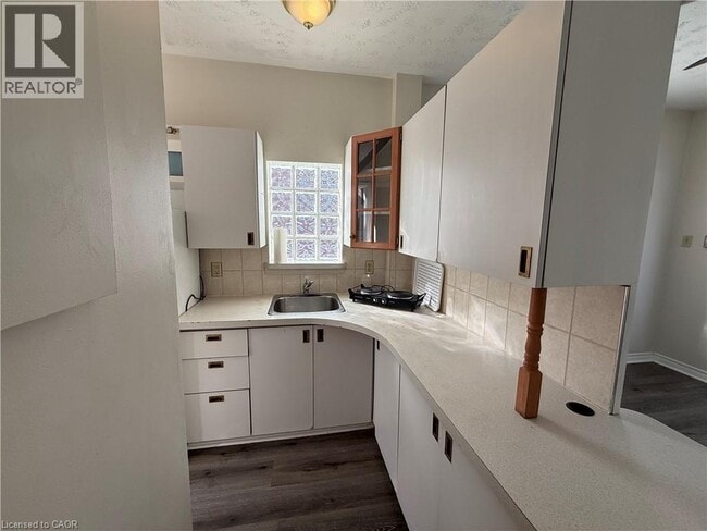 Building Photo - 279 Rosedale Ave