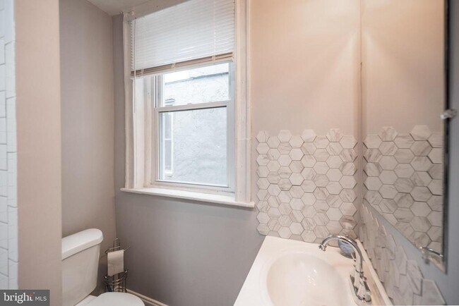 Foto del edificio - 5847 Willows Ave
