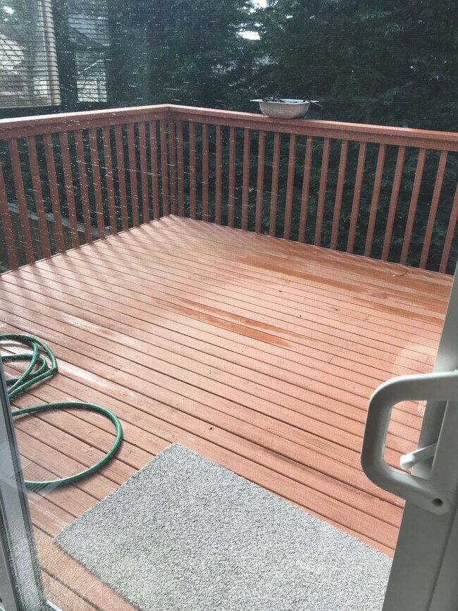 Foto del edificio - Large 4 bedroom house that is Pet Friendly!