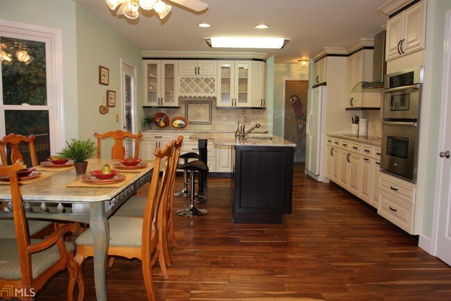Building Photo - 4865 Propes Dr