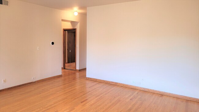 Building Photo - 1022 N Oakley Blvd