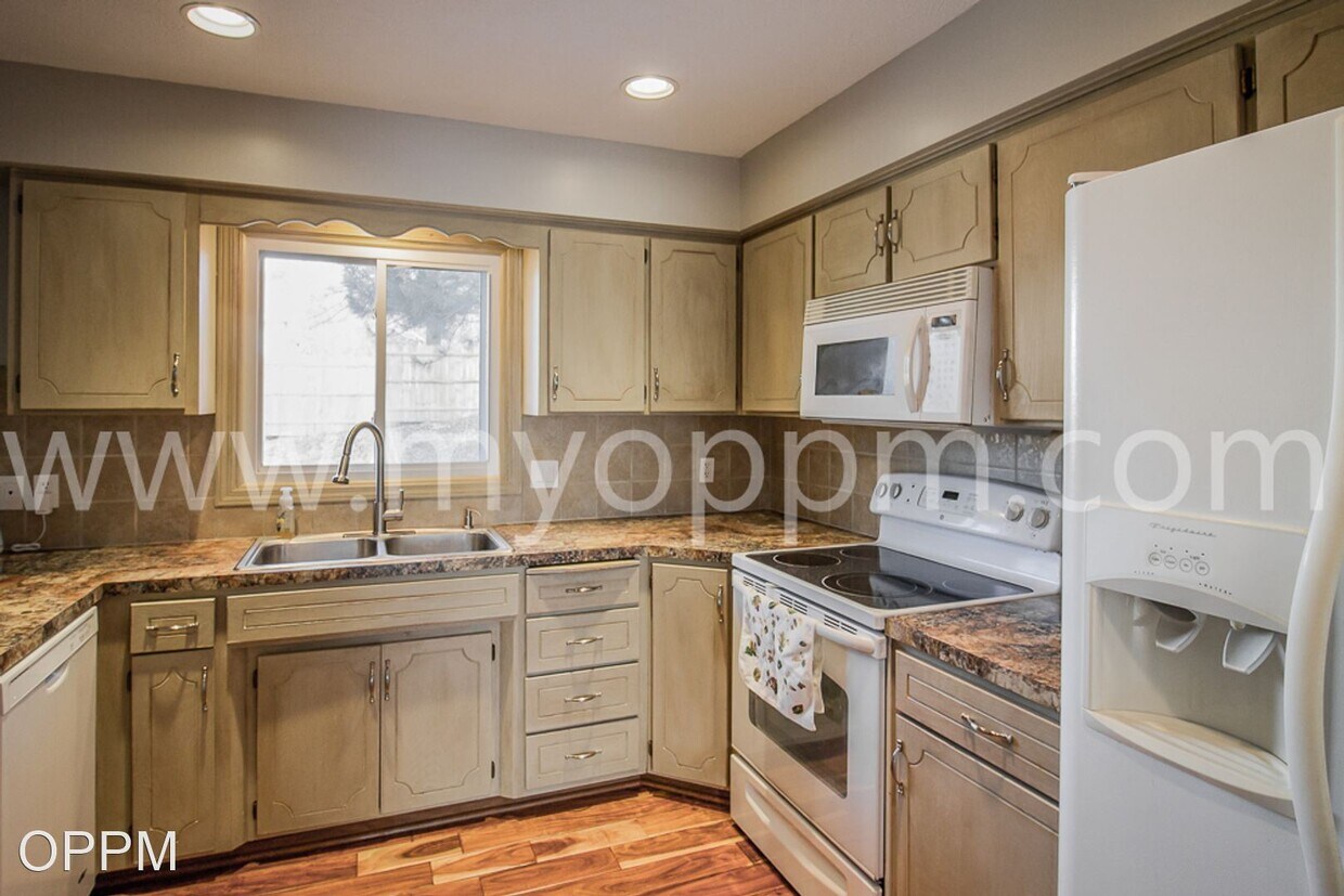 15116 Hillside Dr, Omaha, NE 68154 House Rental in Omaha, NE