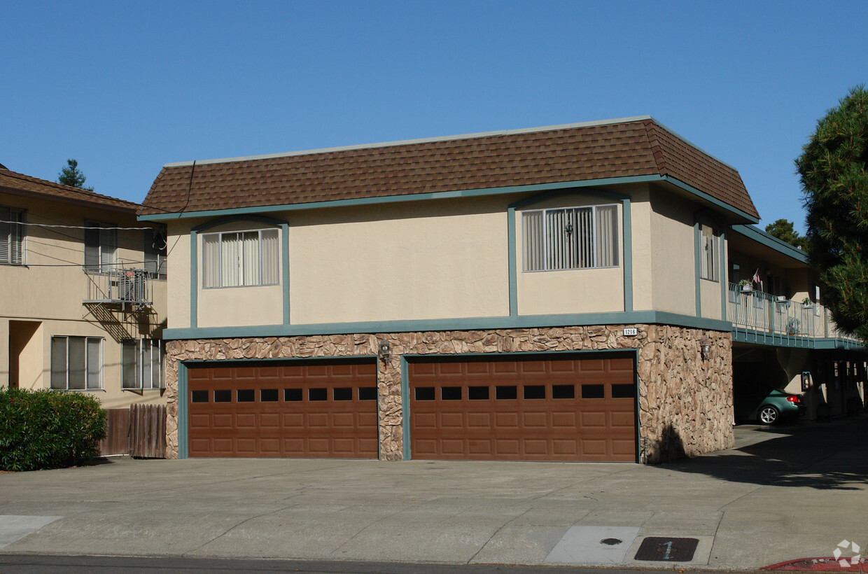 Primary Photo - 1216 Floribunda Ave