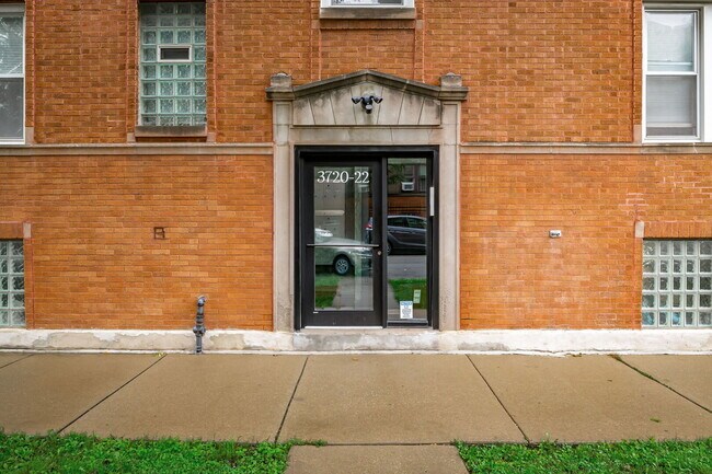 Foto del edificio - 3722 W Altgeld St