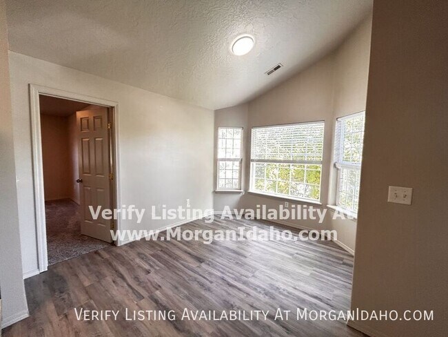 Foto del edificio - 217 N Avenger Ln