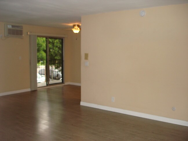 Living Room toward patio - 3010 Montrose Ave