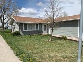 Building Photo - 400 Deerfield Ct