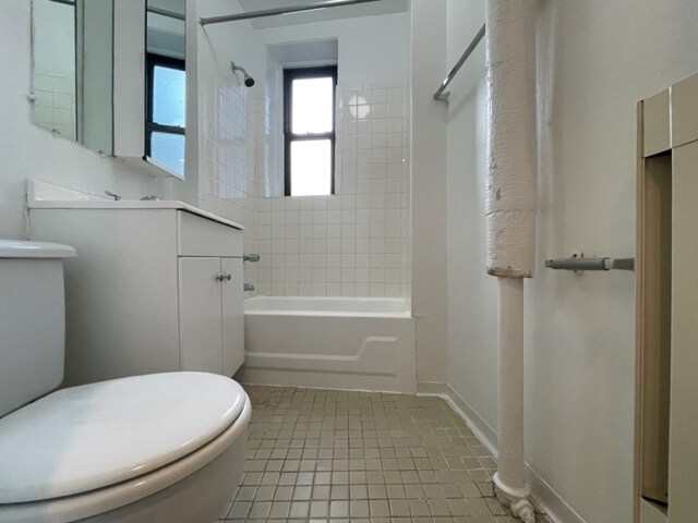 Building Photo - 428 W Belden Ave