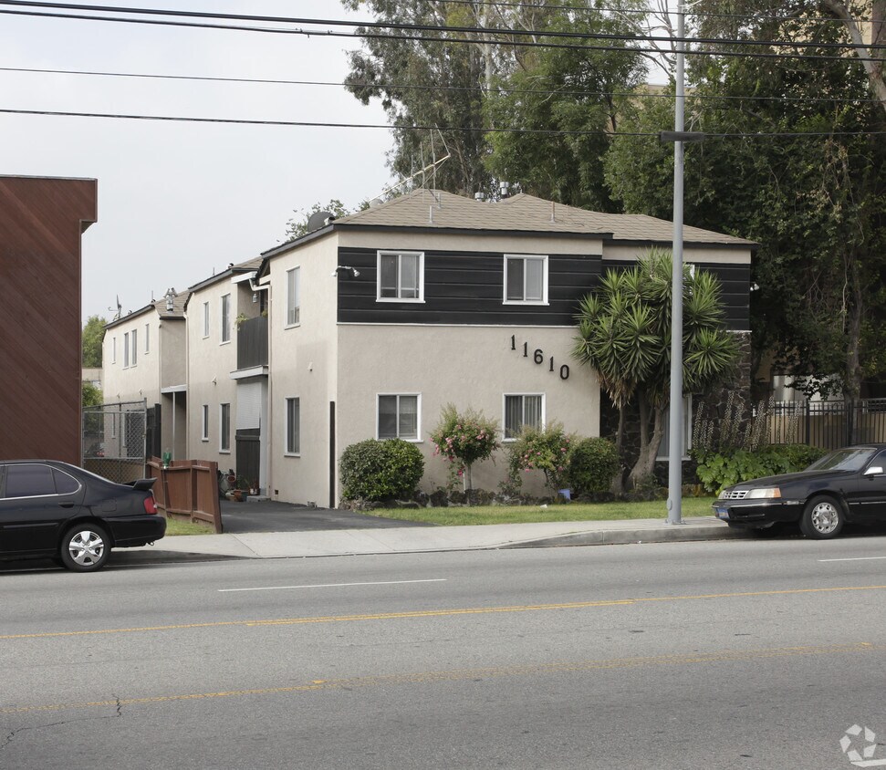 Building Photo - 11610 Oxnard St