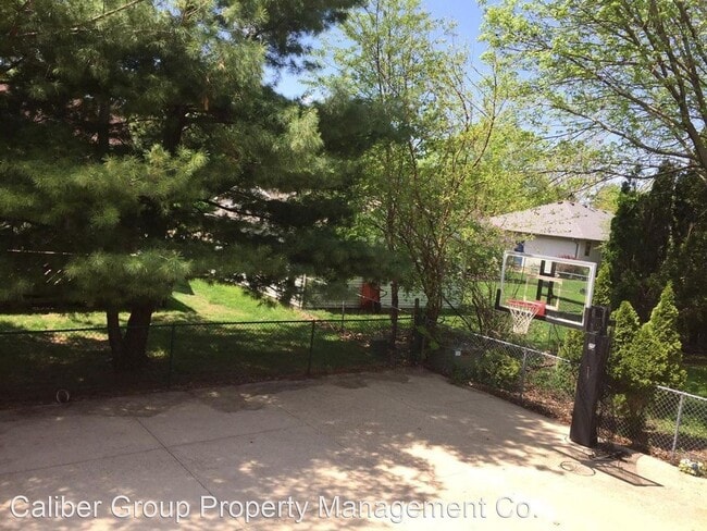Building Photo - 6 br, 4 bath House - 705 Hearthside Dr