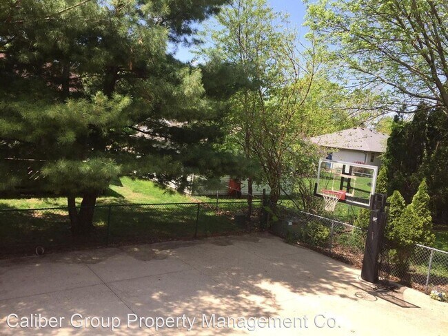 Foto del edificio - 6 br, 4 bath House - 705 Hearthside Dr